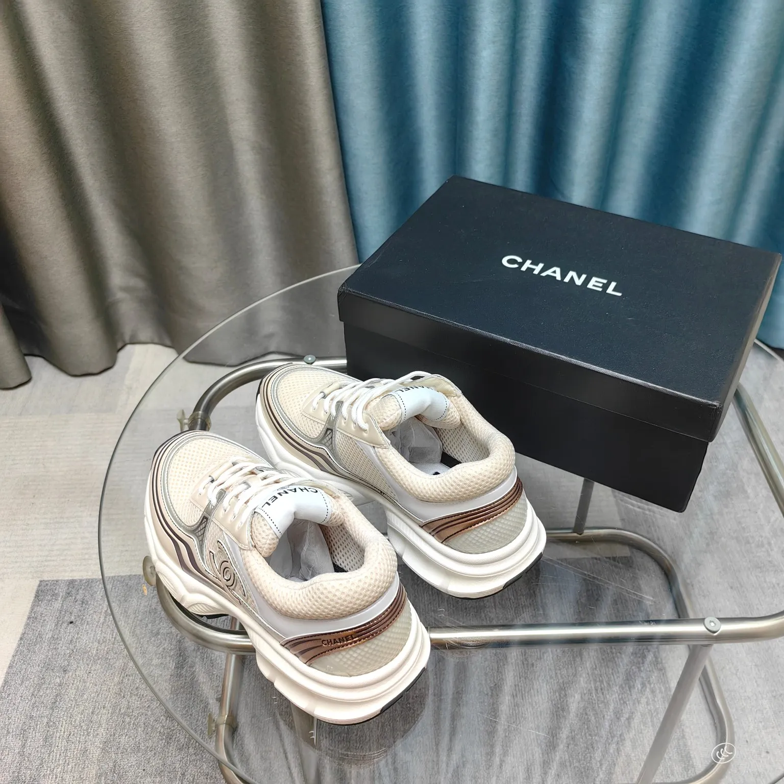 p680🐮🐮Chanel Chanel dad shoes, men and women couples - 2025 counter top casual sports shoes This classic design; the upper is electro-embroidered with a variety of techniques; the outsole is fashionable and sporty; it is unusual to incorporate a variety of color matching elements... The diversified mix and match is very beautiful and versatile, casual, fashionable, sports and outdoor can be taken into account... ꫛꫀꪝ Go➫ Material: ❶Upper is made of: Original imported first-layer silk cowhide + original waterproof cloth + original first-layer cowhide ❷Inner lining: original sheep lining + mesh ❸Outsole based on: original TPU combination outsole Special counter boutique packaging complete set for women 35–41